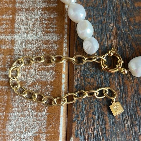 SC Collection Pearl Necklace - Picture 4 of 6